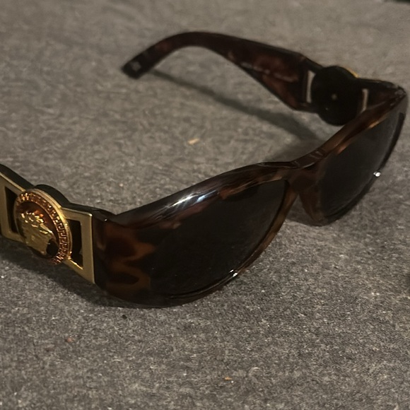 Versace Sunglasses 90's fabulous .like new - Picture 1 of 6